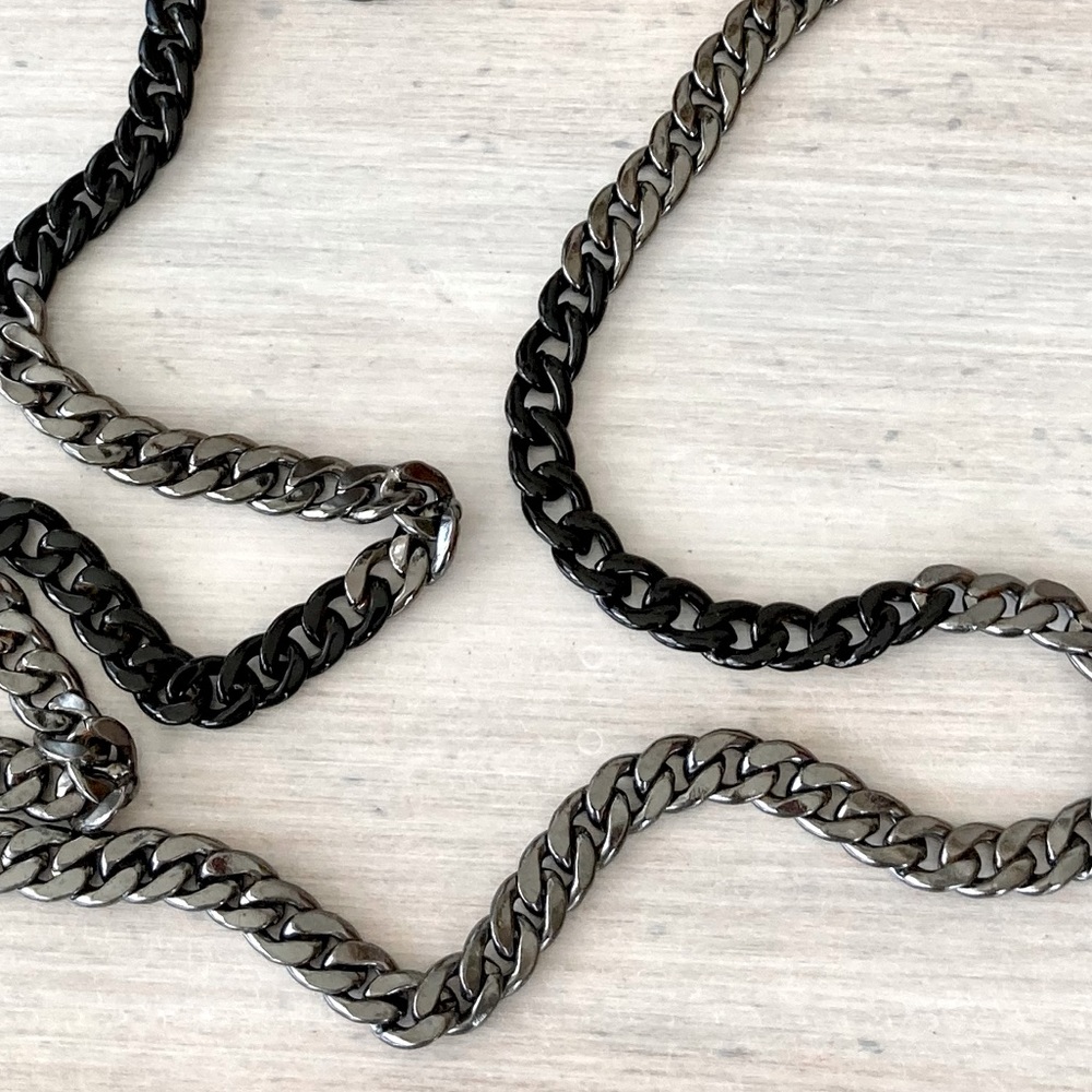 Costume Black & Silver Cable Chain Necklace.